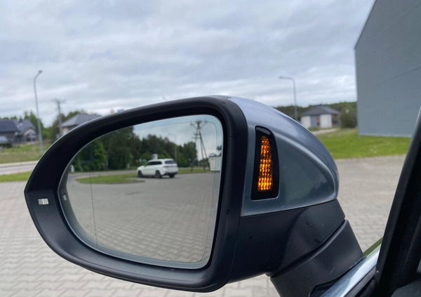 Volkswagen Passat cena 82900 przebieg: 220000, rok produkcji 2016 z Gryfice małe 781
